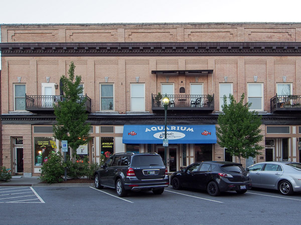 Building at 525 North Main built 1909 in Hendersonville, NC. 